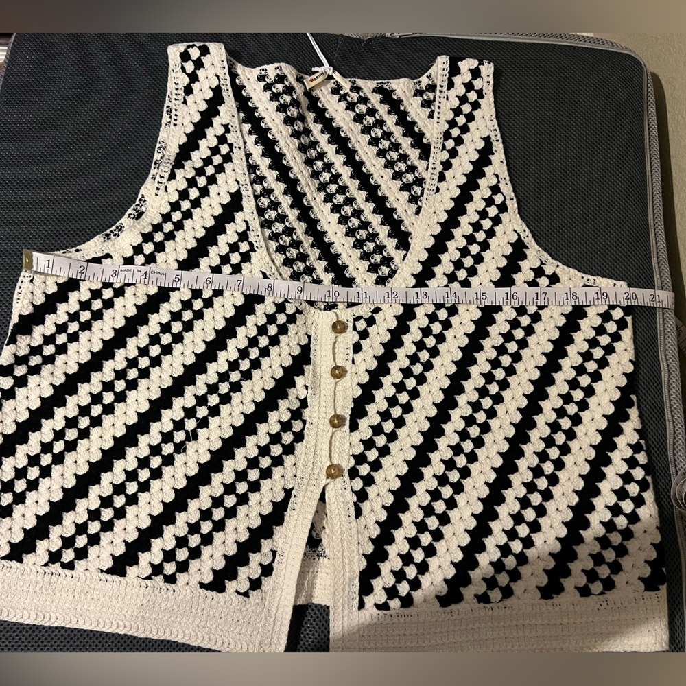 Marine Layer Black and White oasis sweater tank. NWT SZ LARGE - Picture 5 of 5